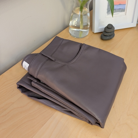 Aritzia Melina Pant - Picture 2 of 4